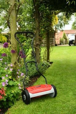 Cobra HM381 Hand Cylinder Mower 38cm (15in) With Grass Bag 9 Cobra HM381 Hand Cylinder Mower 38cm (15in) With Grass Bag -Garden Pro Shop DSC 2486